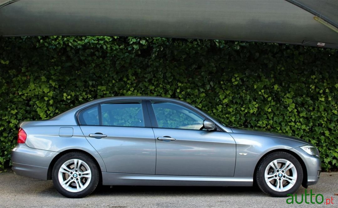 2009' BMW 320 photo #3