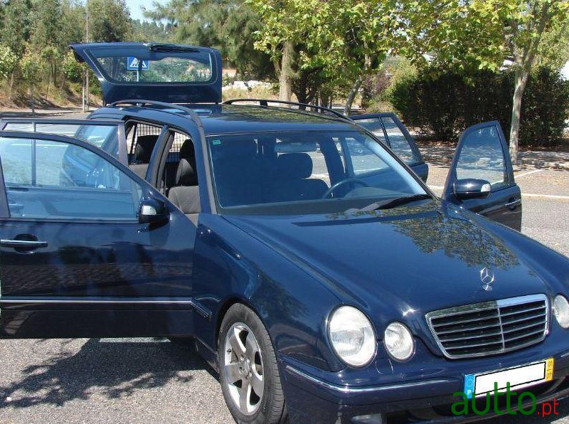 2001' Mercedes-Benz E-220 Avantgarde photo #3