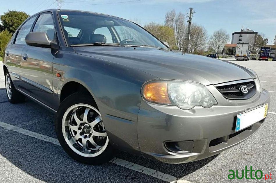 2001' Kia Shuma photo #2