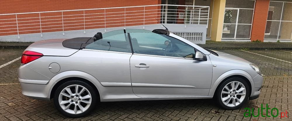 2006' Opel Astra photo #1