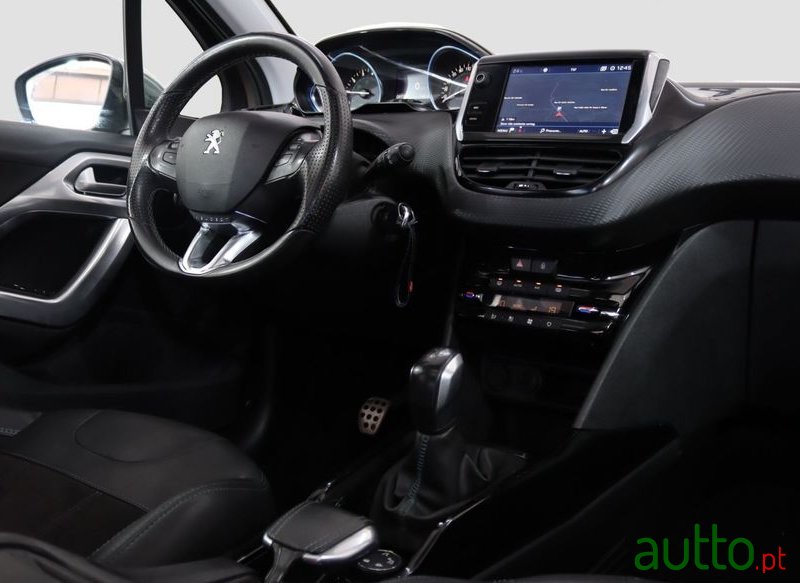 2017' Peugeot 2008 photo #5