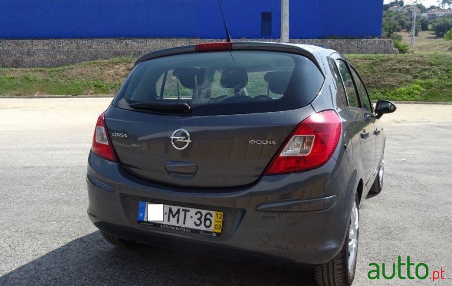 2012' Opel Corsa photo #2