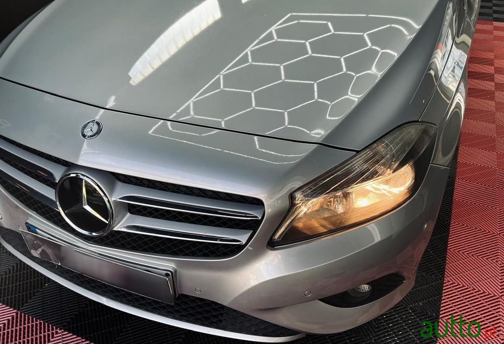 2013' Mercedes-Benz Classe A D Urban photo #6
