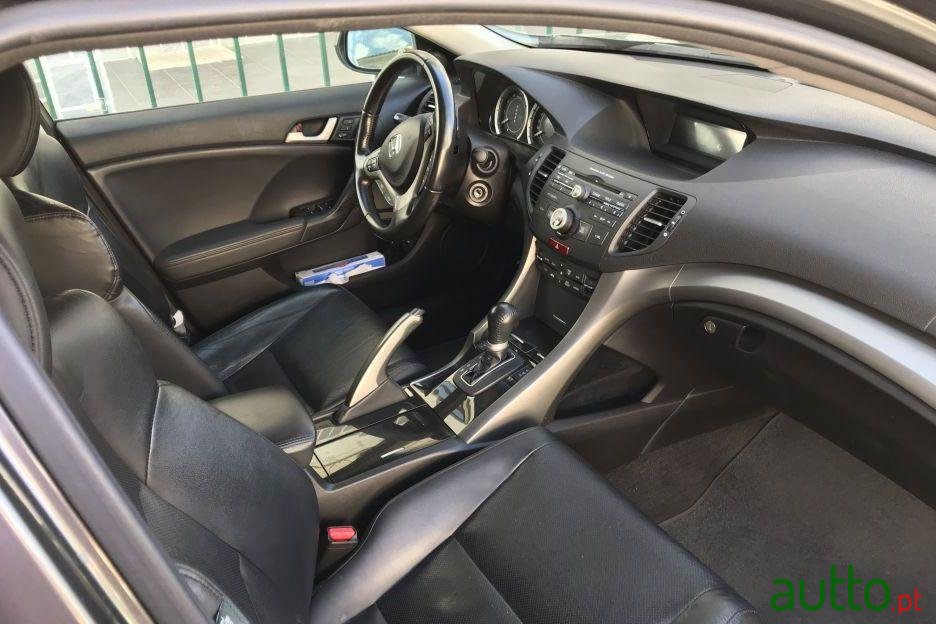 2009' Honda Accord Tourer photo #1