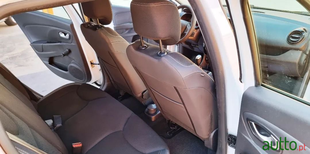 2017' Renault Clio Sport Tourer photo #5