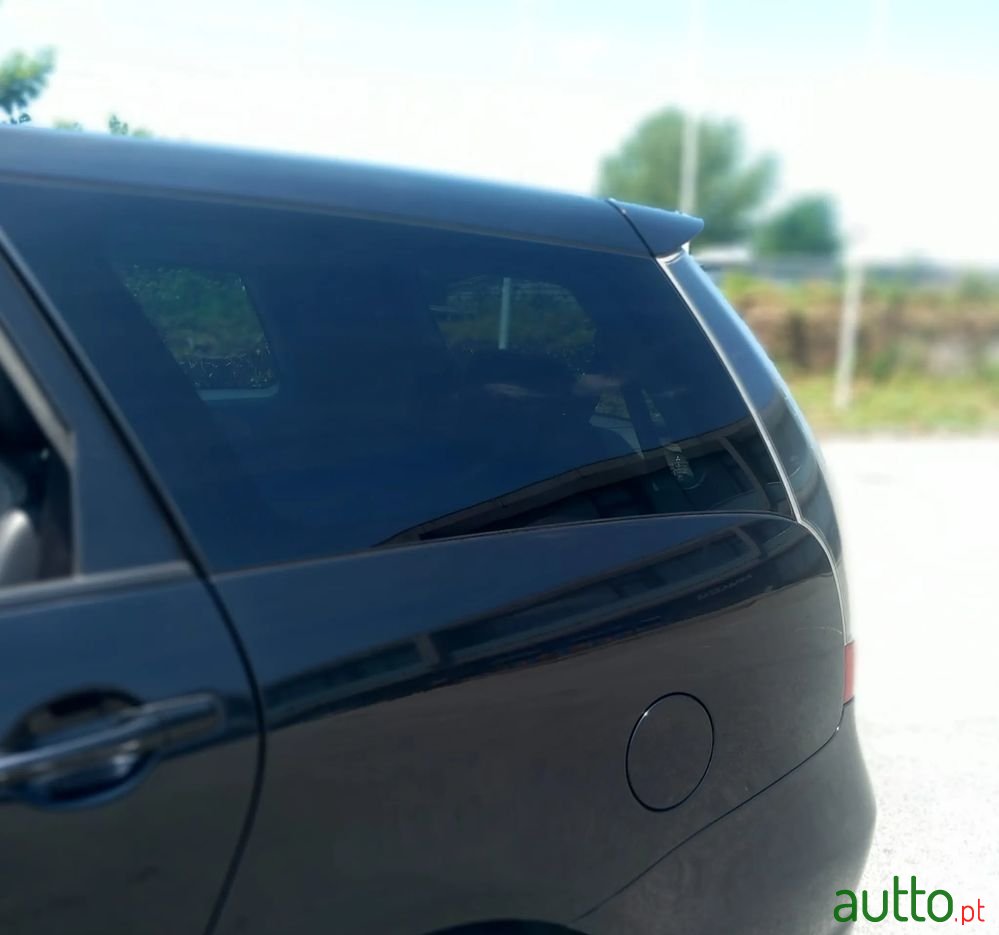 2008' Mitsubishi Grandis photo #6