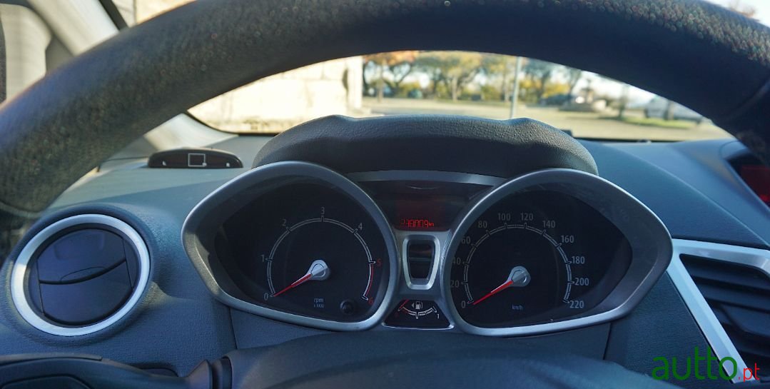 2009' Ford Fiesta photo #4