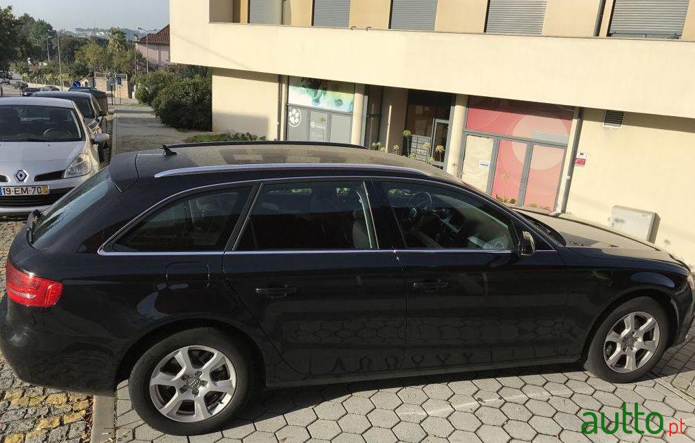 2009' Audi A4 Avant 2.0 TDi Sport photo #3