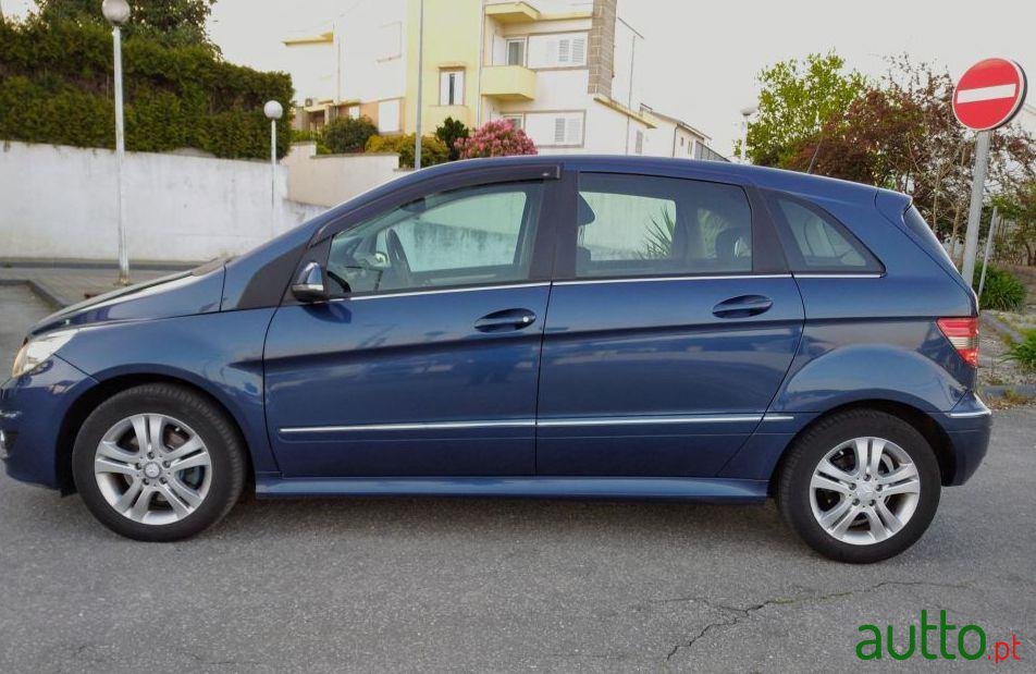 2010' Mercedes-Benz B-180 photo #3