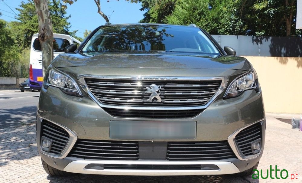 2019' Peugeot 5008 1.5 Bluehdi Allure photo #4