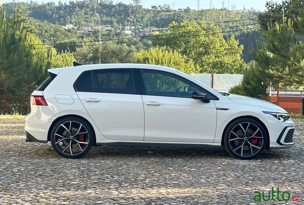 2023' Volkswagen Golf photo #2