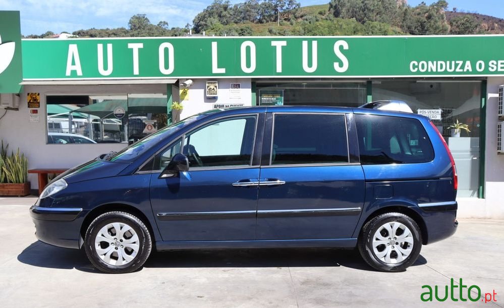 2012' Citroen C8 photo #3