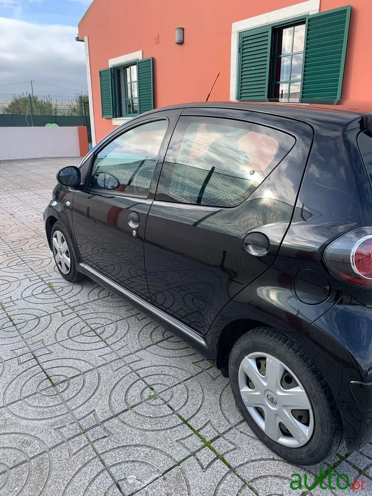 2012' Toyota Aygo 1.0 photo #5