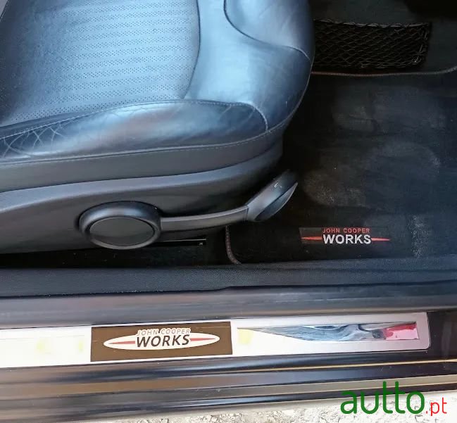 2010' MINI John Cooper Works photo #3
