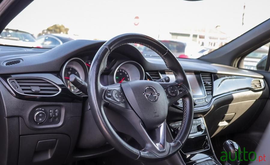 2018' Opel Astra Sports Tourer photo #3