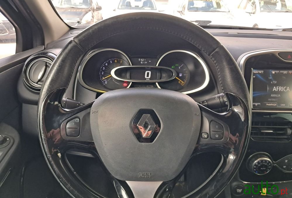 2015' Renault Clio Sport Tourer photo #6