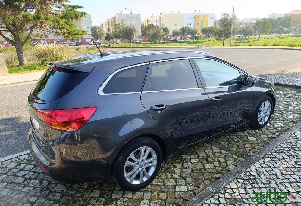 2012' Kia Ceed Sw photo #2