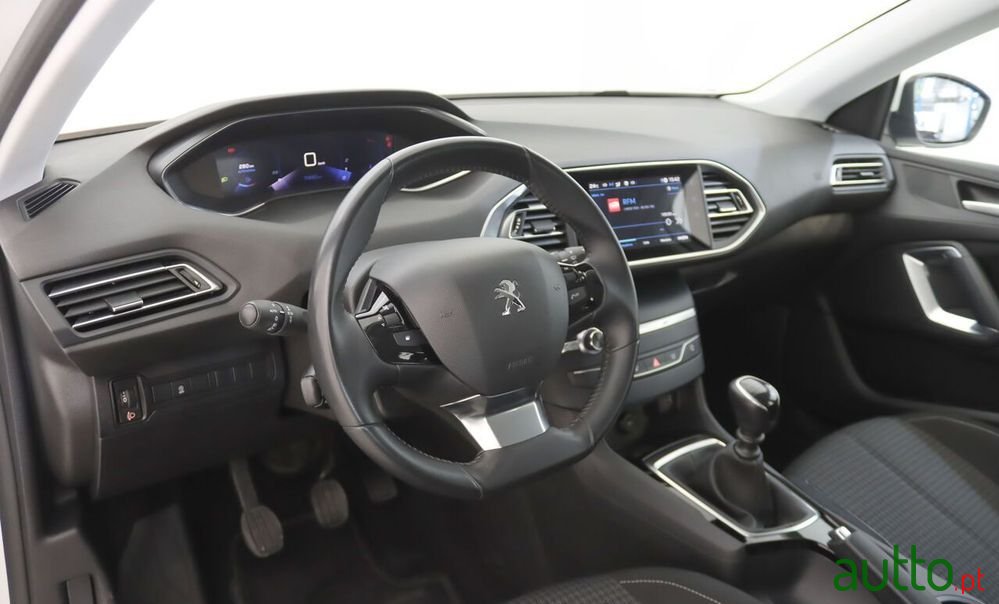 2020' Peugeot 308 photo #3