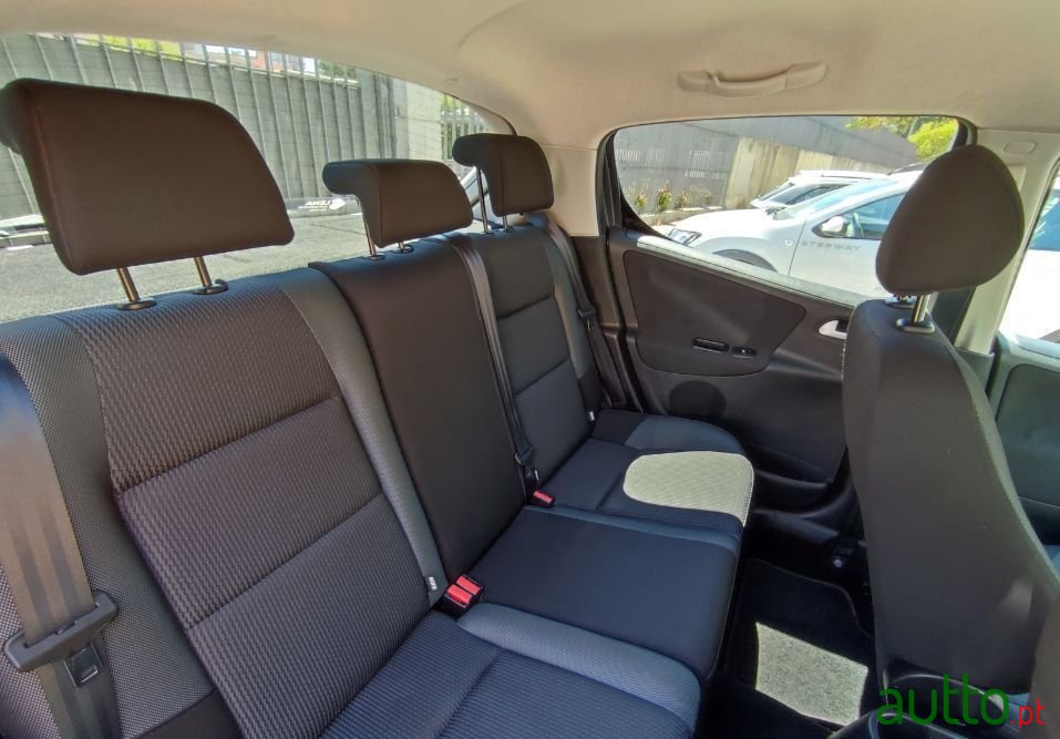 2011' Peugeot 207 Active photo #5