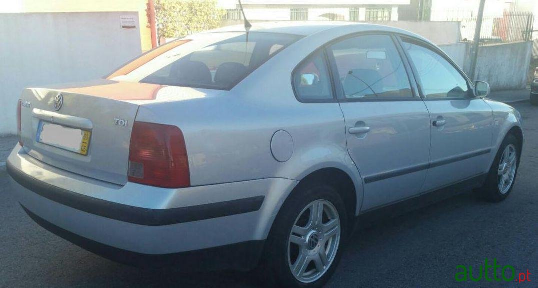 2000' Volkswagen Passat photo #1