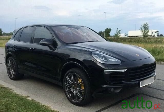 2015' Porsche Cayenne S E-Hybrid photo #3