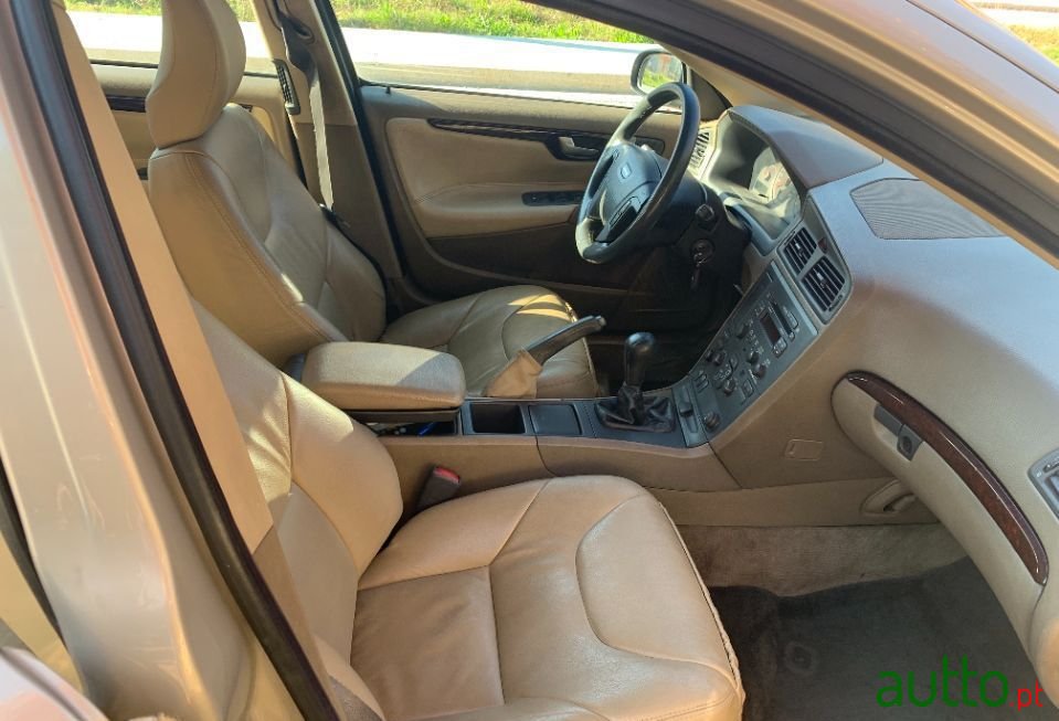 2001' Volvo V70 photo #6