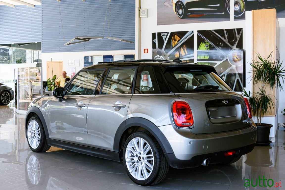 2017' MINI Cooper photo #6