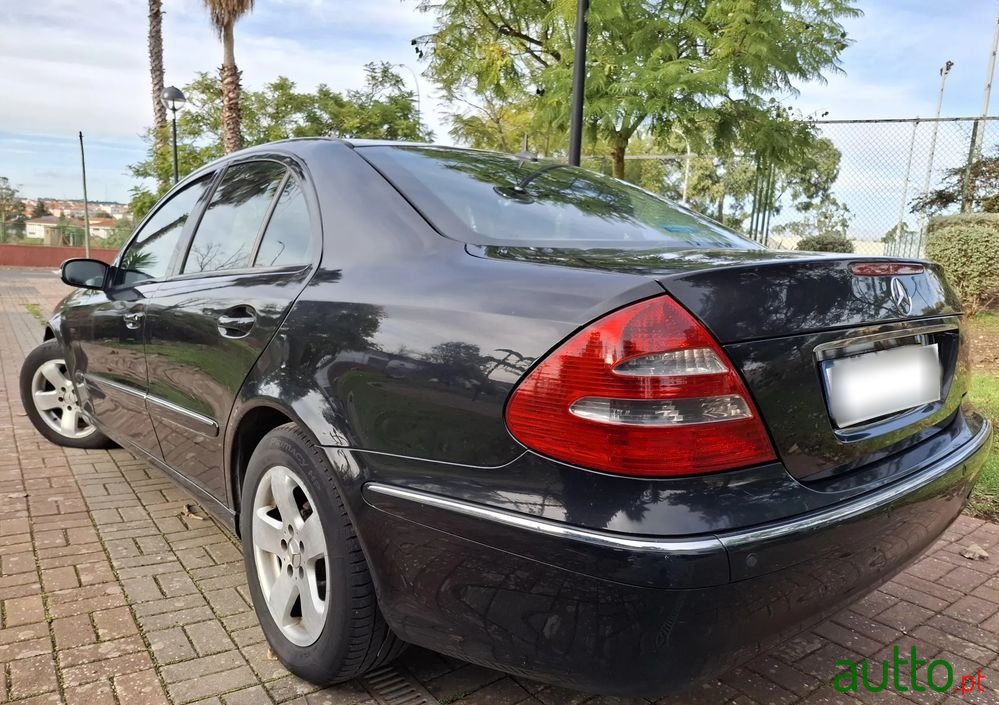 2003' Mercedes-Benz Classe E photo #3