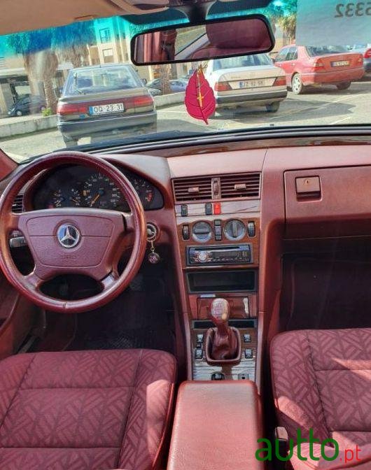 1993' Mercedes-Benz C-220 photo #2