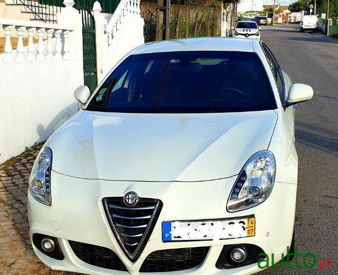 2014' Alfa Romeo Giulietta photo #3