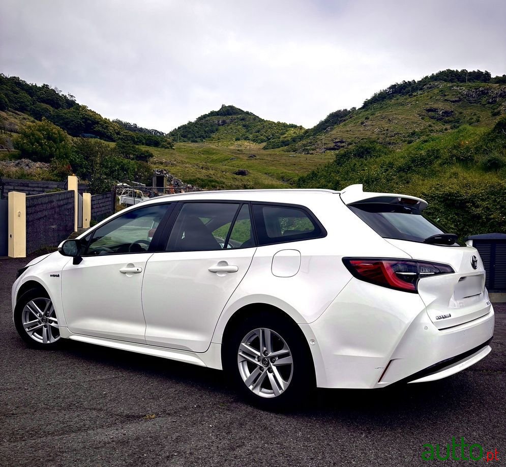 2019' Toyota Corolla Touring Sports photo #4