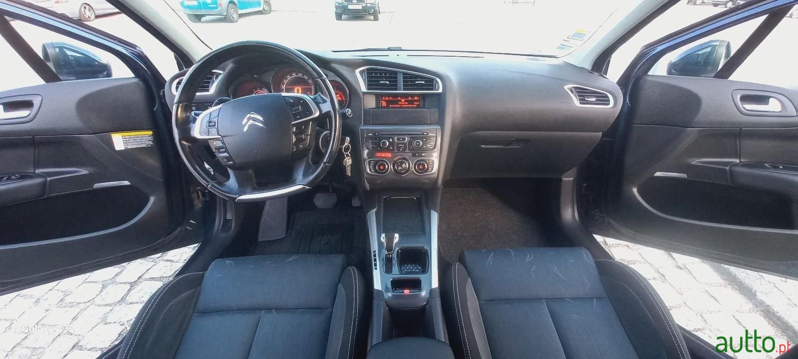 2011' Citroen C4 photo #6