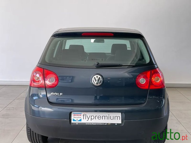 2004' Volkswagen Golf photo #6