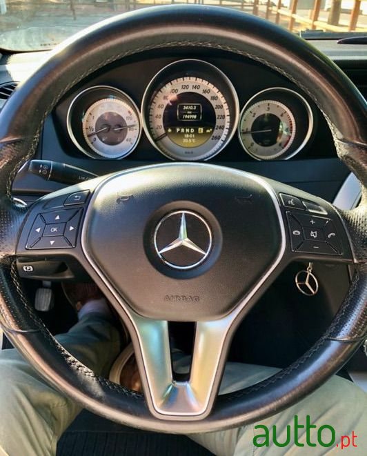 2012' Mercedes-Benz C-250 photo #2