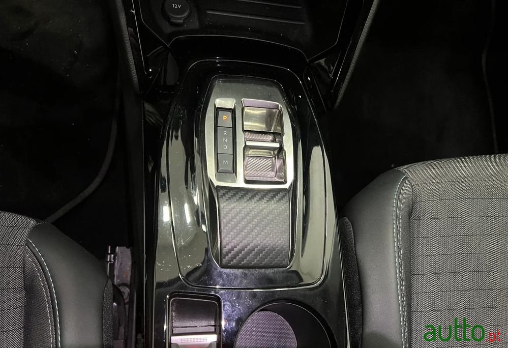 2022' Peugeot 2008 photo #6