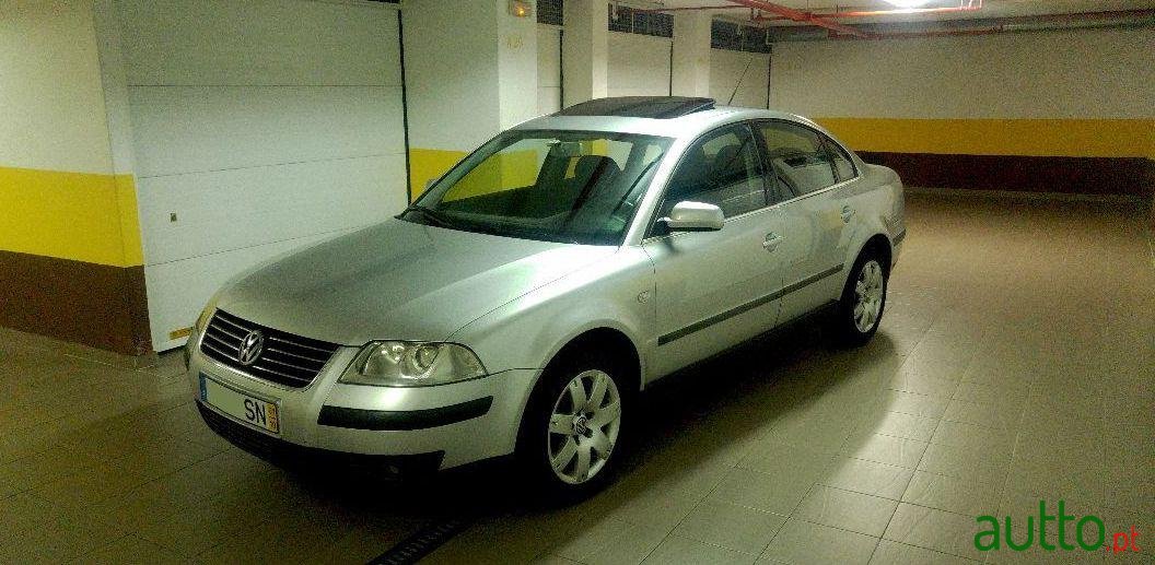 2001' Volkswagen Passat photo #1