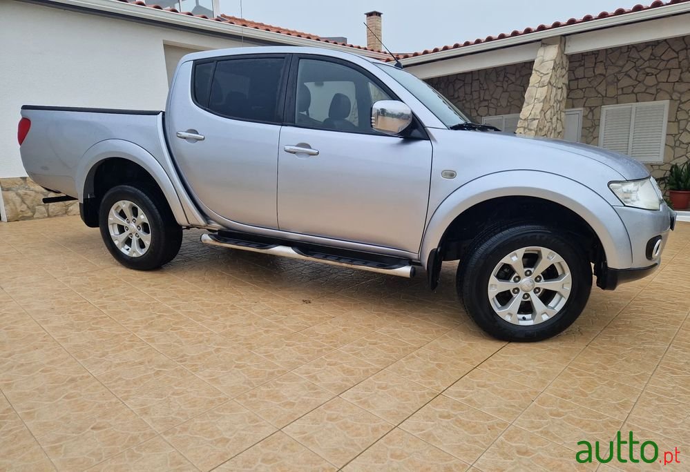 2011' Mitsubishi L200 photo #3