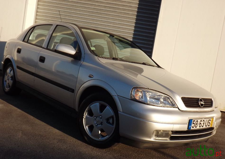 2003' Opel Astra Sport photo #2