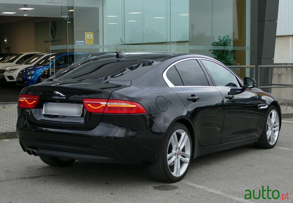 2017' Jaguar XE photo #3