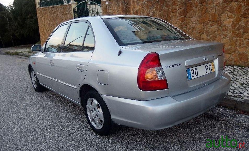 2000' Hyundai Accent photo #4
