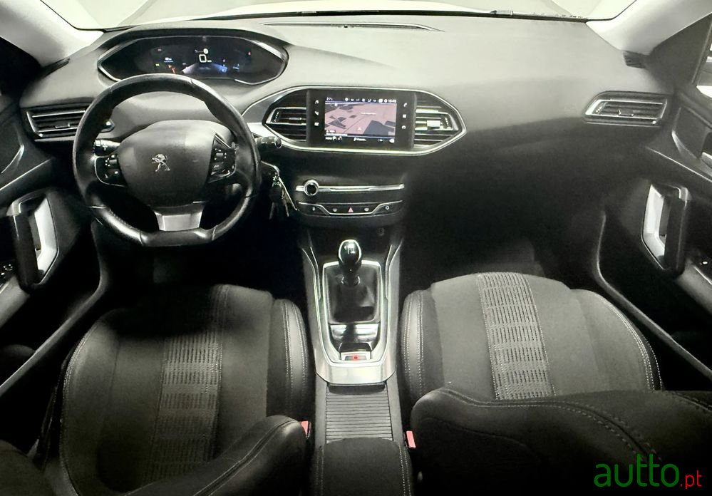 2020' Peugeot 308 photo #2
