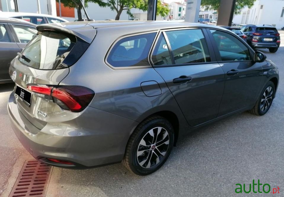2021' Fiat Tipo Station Wagon photo #3