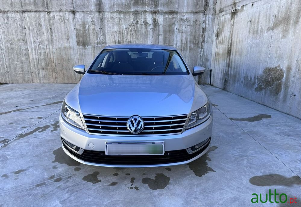 2012' Volkswagen Passat photo #2
