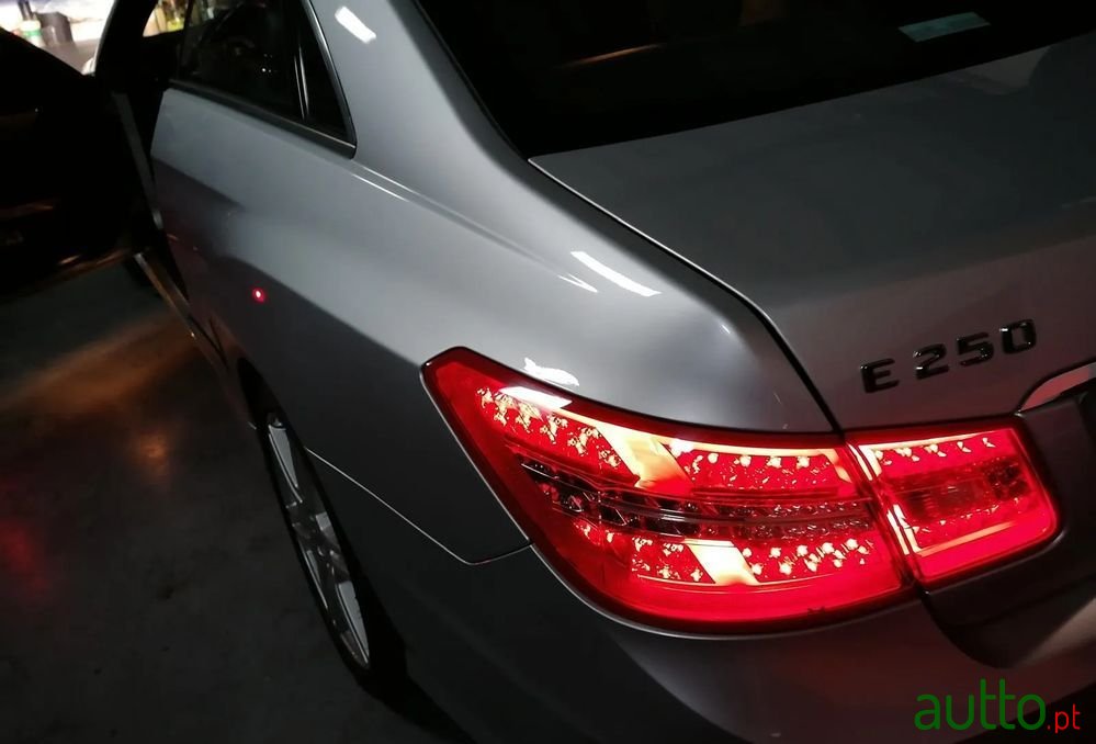 2012' Mercedes-Benz Classe E photo #6