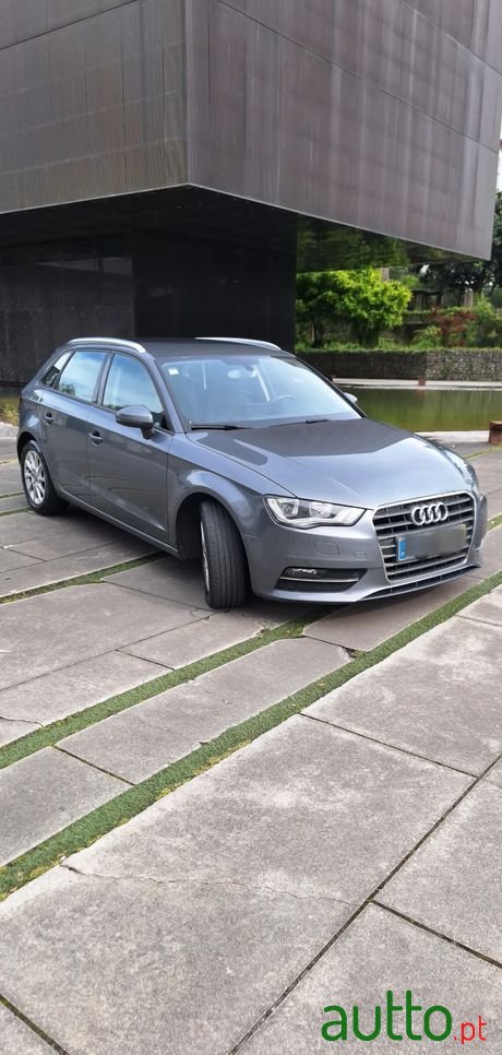 2013' Audi A3 Sportback photo #1