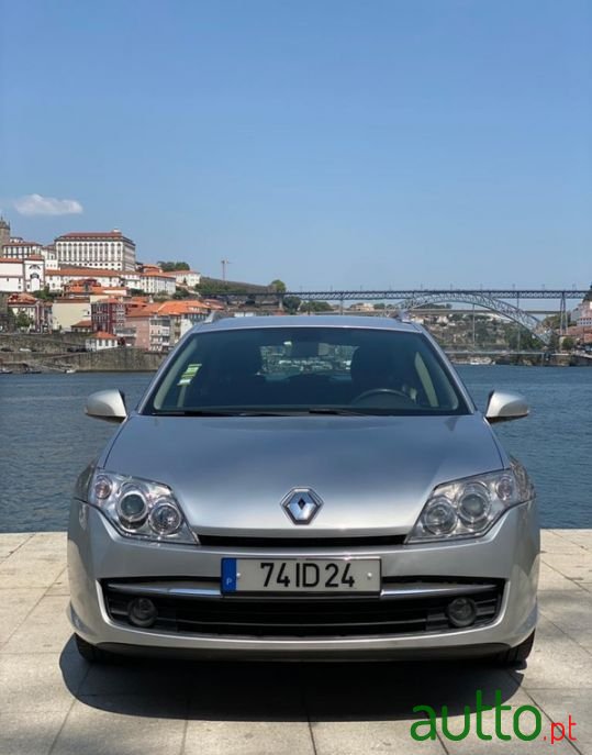 2008' Renault Laguna Break photo #1