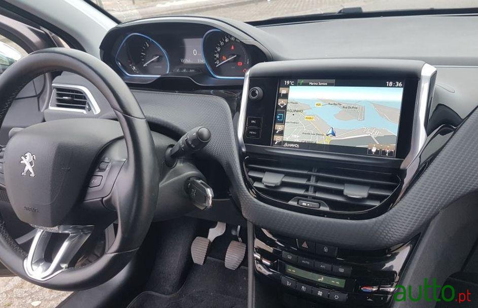 2016' Peugeot 2008 photo #3