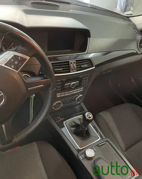 2012' Mercedes-Benz C-200 photo #4