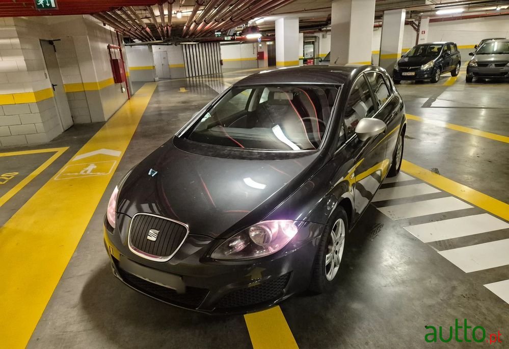 2011' SEAT Leon photo #4