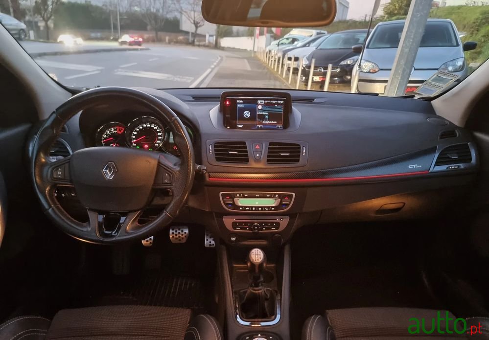 2015' Renault Megane Sport Tourer photo #3